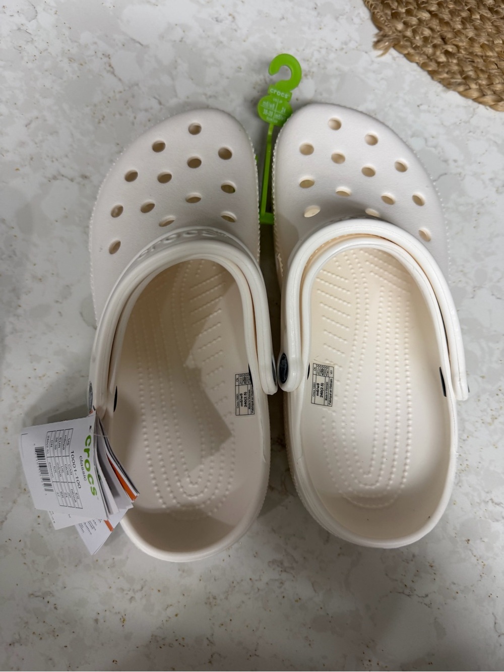 CROCS Classic Clogs in Off-White Mens 6 women’s 8 new